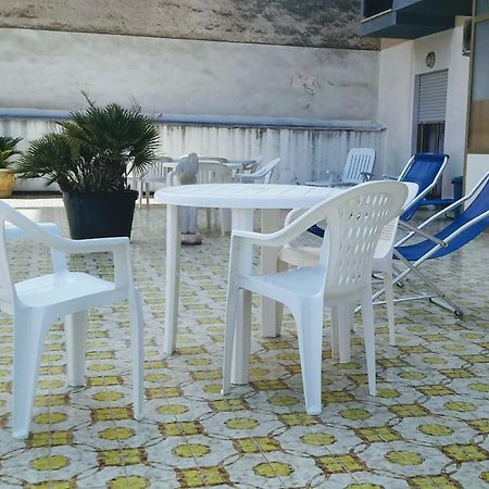 Una Terrazza Nel Sole Appartamento Di Tre Camere E Terrazza Trapani Exterior foto