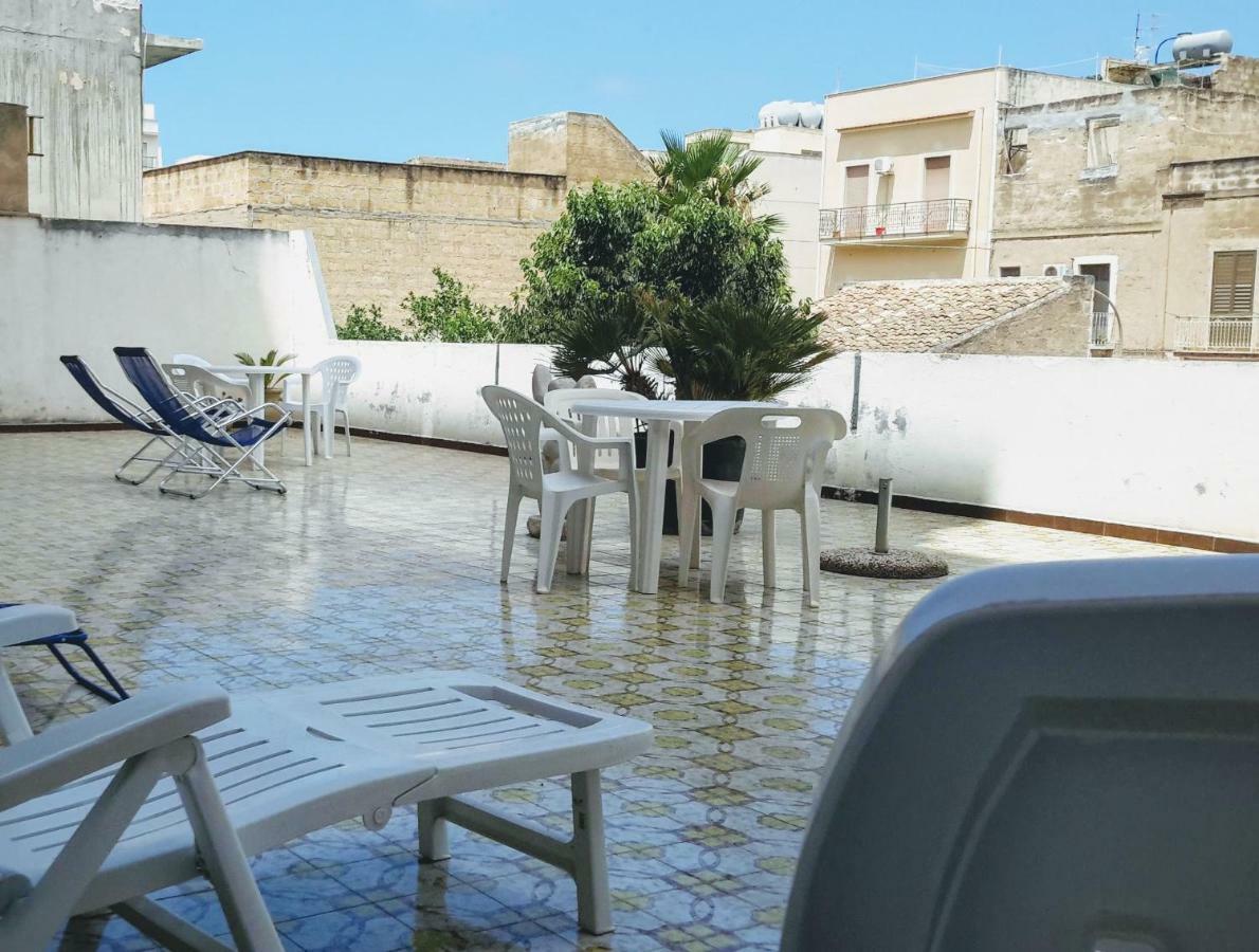 Una Terrazza Nel Sole Appartamento Di Tre Camere E Terrazza Trapani Exterior foto